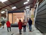 Visite d'une entreprise locale de construction de lodges