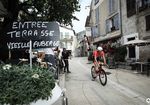 GUIDE TOURISTIQUE Edition 2017 - Nos bonnes adresses sur Nice et son arri&egrave;re pays. H&eacute;bergement Restauration Visites D&eacute;tentes Bons plans - Ironman