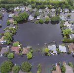 NAGER SUR PLACE : LES EFFETS DES INONDATIONS CATASTROPHIQUES SUR LE MARCH&Eacute; DE L'HABITATION DU CANADA - Centre Intact d'adaptation au climat