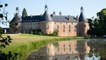 2020 En bourgogne, dans l'Yonne, au coeur d'une carrière boisée, les oeuvriers de Guédelon bâtissent un château fort comme au Moyen Âge.
