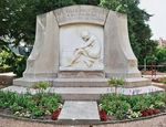 Le square du 11 novembre, un jardin de mémoires - Mairie de Cosne